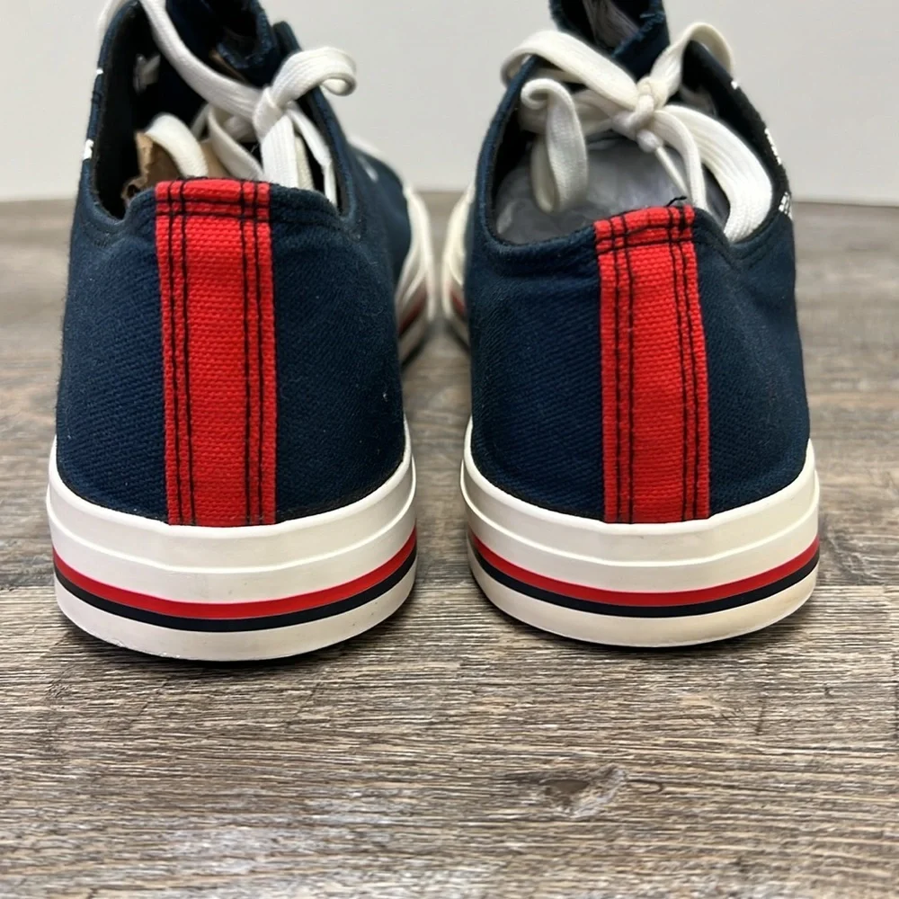 NFL Men’s New England Patriots Big Logo Low Top Sneakers Size 11